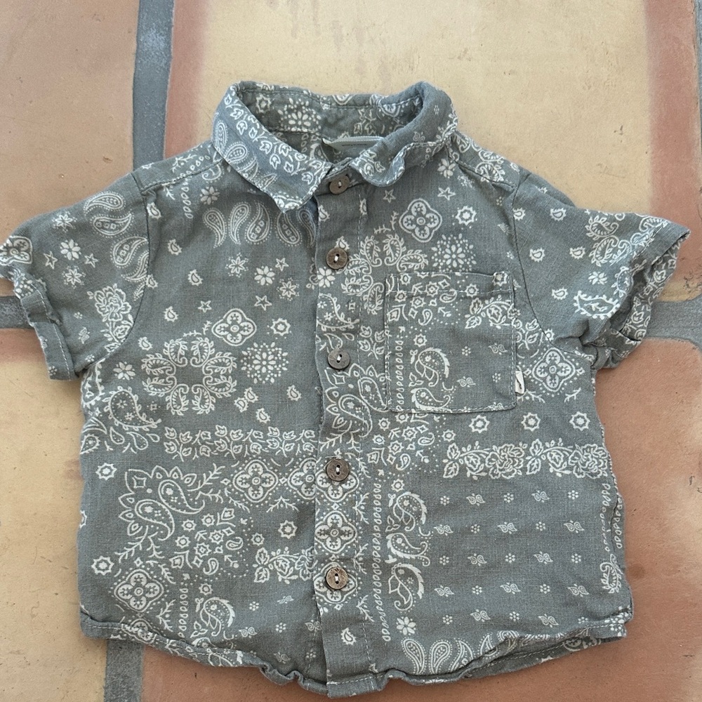 Rylee + Cru Gray Paisley Button-Down Shirt